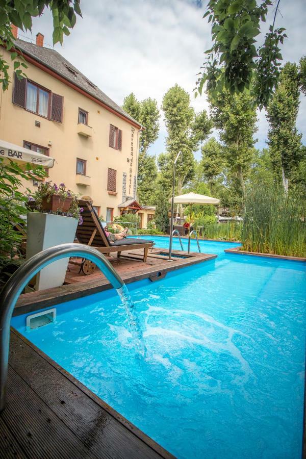 Renegade Hotel Siófok Exteriér fotografie